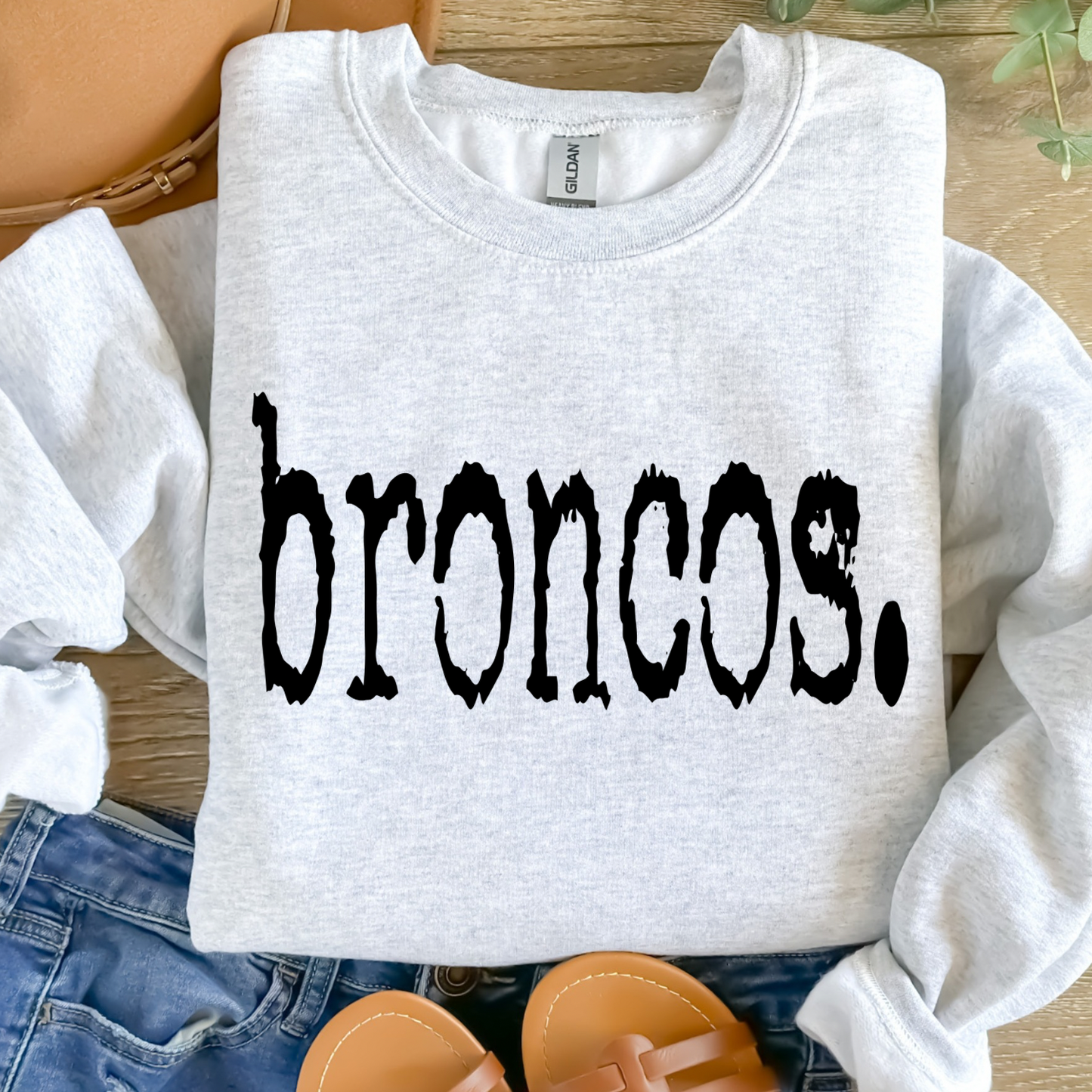 Broncos Graphic Women’s Crewneck Sweatshirt